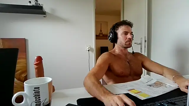Snapshot of alpha-hunk chatting on May 21, 2026, 4:37 pm alpha-hunk online show from May 21, 2026, 4:37 pm
