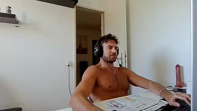 Snapshot of alpha-hunk chatting on May 9, 2026, 9:12 am alpha-hunk online show from May 9, 2026, 9:12 am