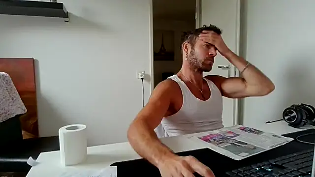 Snapshot of alpha-hunk chatting on May 11, 2026, 9:10 am alpha-hunk online show from May 11, 2026, 9:10 am