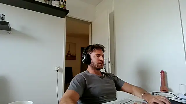 Snapshot of alpha-hunk chatting on April 17, 2026, 12:30 pm alpha-hunk online show from April 17, 2026, 12:30 pm