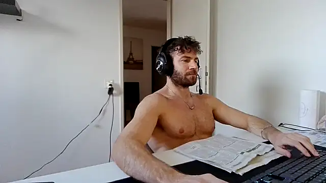 Snapshot of alpha-hunk chatting on January 6, 2026, 12:31 pm alpha-hunk online show from January 6, 2026, 12:31 pm