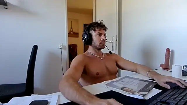 Snapshot of alpha-hunk chatting on April 8, 2026, 1:34 pm alpha-hunk online show from April 8, 2026, 1:34 pm