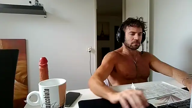 Snapshot of alpha-hunk chatting on May 19, 2026, 8:32 am alpha-hunk online show from May 19, 2026, 8:32 am