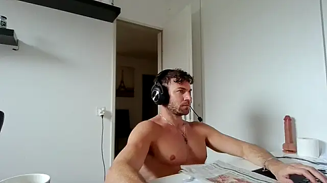 Snapshot of alpha-hunk chatting on April 13, 2026, 11:36 am alpha-hunk online show from April 13, 2026, 11:36 am
