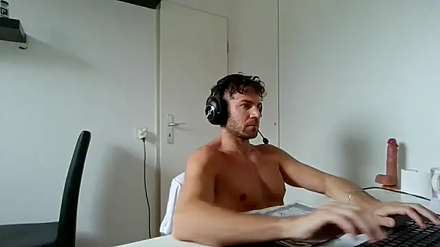Snapshot of alpha-hunk chatting on April 10, 2026, 12:12 pm alpha-hunk online show from April 10, 2026, 12:12 pm