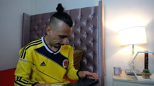 Snapshot of Sr_Magnus_ chatting on October 7, 2025, 7:31 am Sr Magnus online show from October 7, 2025, 7:31 am