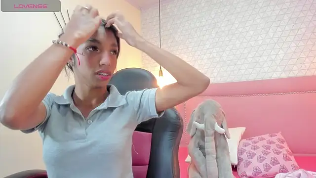 Snapshot of MAYROBERTSS chatting on February 11, 2025, 12:15 pm MAYROBERTSS online show from February 11, 2025, 12:15 pm