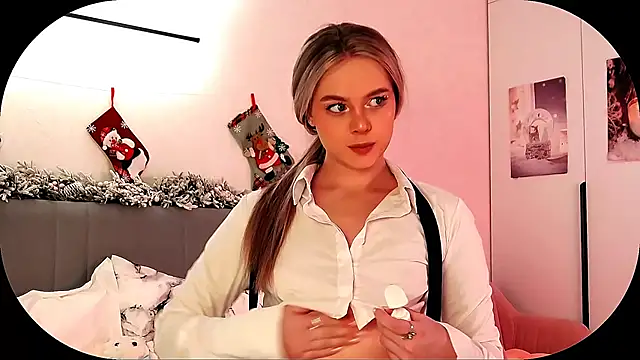 SIlviaBeyt online show from December 16, 2025, 8:24 pm