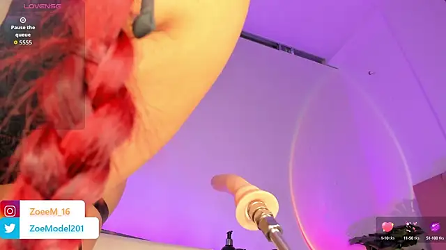 Snapshot of Zoe1_2 chatting on October 11, 2025, 8:21 pm Zoe1 2 online show from October 11, 2025, 8:21 pm