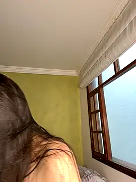 Snapshot of aurora_divine chatting on October 12, 2025, 12:06 pm aurora divine online show from October 12, 2025, 12:06 pm