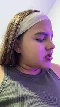 Snapshot of vivicolibri chatting on October 23, 2025, 8:51 pm vivicolibri online show from October 23, 2025, 8:51 pm