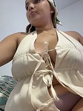 Snapshot of vivicolibri chatting on October 17, 2025, 8:10 pm vivicolibri online show from October 17, 2025, 8:10 pm