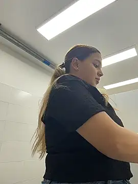 Snapshot of vivicolibri chatting on November 13, 2025, 4:44 pm vivicolibri online show from November 13, 2025, 4:44 pm