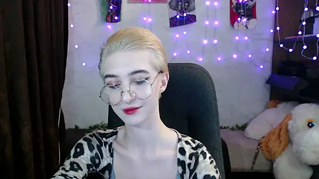 Snapshot of MilanaThorn chatting on January 6, 2025, 10:15 pm MilanaThorn online show from January 6, 2025, 10:15 pm