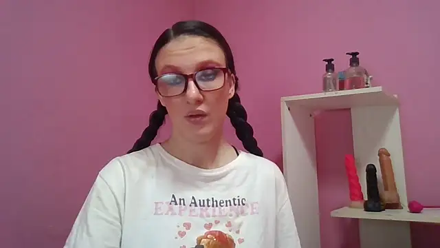 Snapshot of LolaBoobs chatting on February 15, 2026, 6:58 am LolaBoobs online show from February 15, 2026, 6:58 am