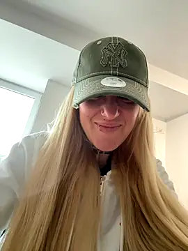 Snapshot of MazeSin chatting on September 17, 2025, 5:31 am MazeSin online show from September 17, 2025, 5:31 am