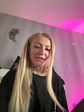 Snapshot of MazeSin chatting on October 9, 2025, 8:15 am MazeSin online show from October 9, 2025, 8:15 am