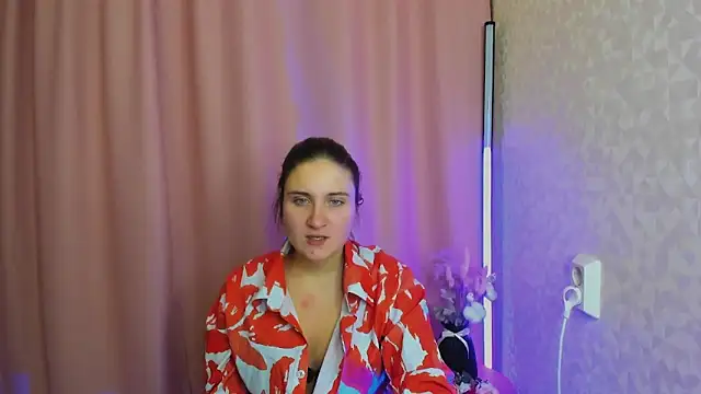 Miss Elsa  online show from November 14, 2025, 10:41 am