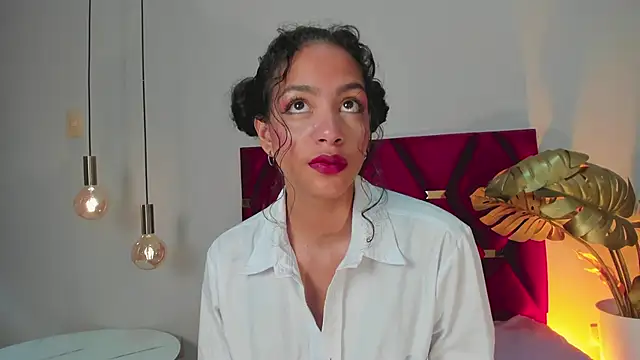 AntonellaHall  online show from March 8, 2025, 12:20 pm