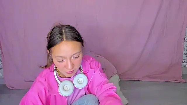 Snapshot of EllaSky_xoxo chatting on October 16, 2025, 7:22 pm EllaSky xoxo online show from October 16, 2025, 7:22 pm