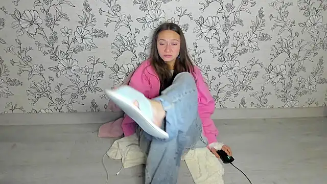 Snapshot of EllaSky_xoxo chatting on October 19, 2025, 10:34 pm EllaSky xoxo online show from October 19, 2025, 10:34 pm