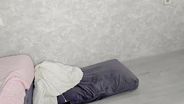 Snapshot of EllaSky_xoxo chatting on October 23, 2025, 1:54 pm EllaSky xoxo online show from October 23, 2025, 1:54 pm