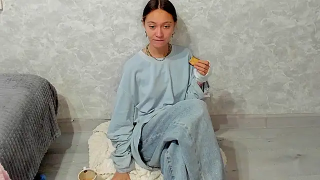 Snapshot of EllaSky_xoxo chatting on October 12, 2025, 4:52 pm EllaSky xoxo online show from October 12, 2025, 4:52 pm