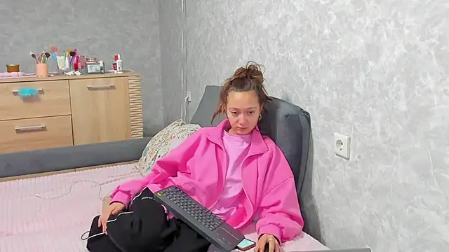 Snapshot of EllaSky_xoxo chatting on November 16, 2025, 11:26 am EllaSky xoxo online show from November 16, 2025, 11:26 am