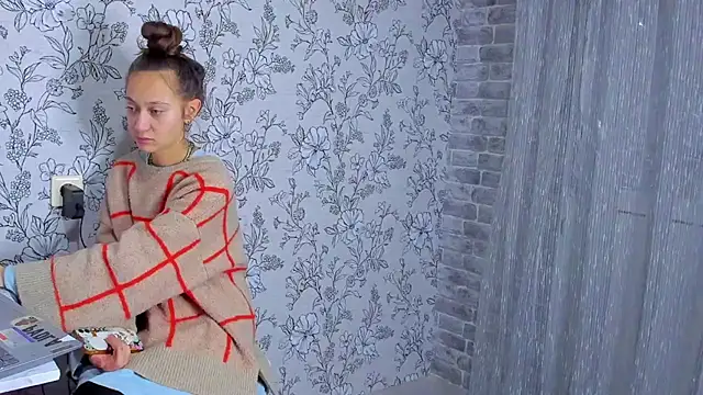 Snapshot of EllaSky_xoxo chatting on November 28, 2025, 12:33 am EllaSky xoxo online show from November 28, 2025, 12:33 am