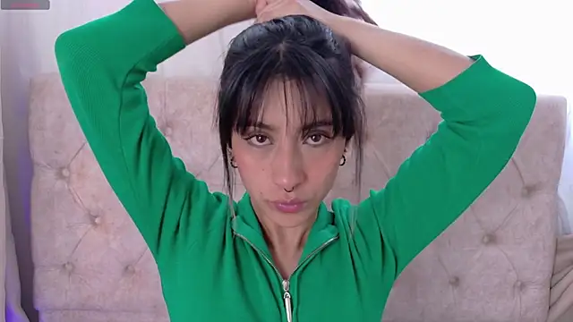 Snapshot of Alyssa_jones chatting on December 5, 2025, 2:26 pm Alyssa jones online show from December 5, 2025, 2:26 pm