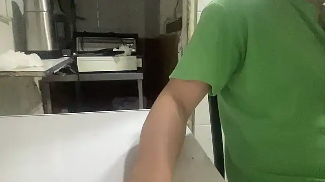 alarasissy online show from October 30, 2025, 5:43 pm