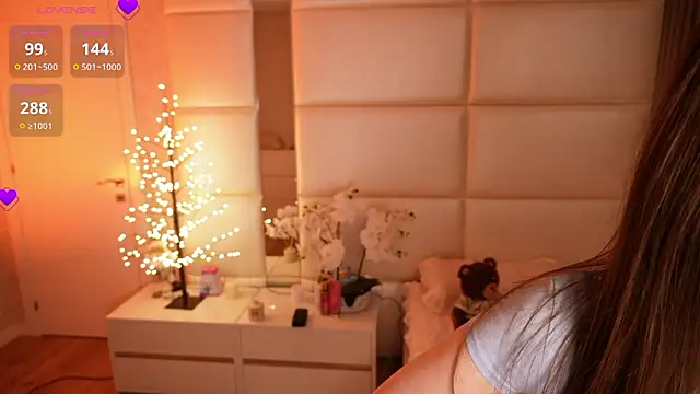 Lilly Colins online show from March 12, 2026, 7:29 pm