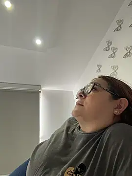 AntonellaAlondra4 online show from May 4, 2026, 3:59 pm