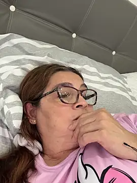 Snapshot of AntonellaAlondra4 chatting on February 12, 2026, 1:55 pm AntonellaAlondra4 online show from February 12, 2026, 1:55 pm