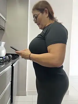 Snapshot of AntonellaAlondra4 chatting on March 4, 2026, 2:25 pm AntonellaAlondra4 online show from March 4, 2026, 2:25 pm