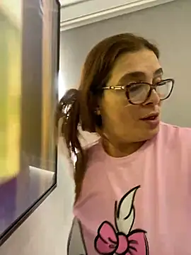 Snapshot of AntonellaAlondra4 chatting on March 20, 2025, 4:53 pm AntonellaAlondra4 online show from March 20, 2025, 4:53 pm