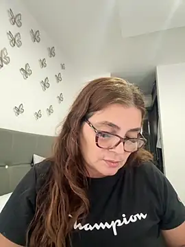 Snapshot of AntonellaAlondra4 chatting on September 28, 2025, 9:22 pm AntonellaAlondra4 online show from September 28, 2025, 9:22 pm