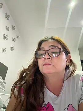 Snapshot of AntonellaAlondra4 chatting on February 6, 2026, 2:18 am AntonellaAlondra4 online show from February 6, 2026, 2:18 am