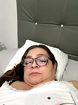 Snapshot of AntonellaAlondra4 chatting on September 13, 2025, 10:59 am AntonellaAlondra4 online show from September 13, 2025, 10:59 am