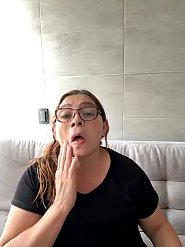 Snapshot of AntonellaAlondra4 chatting on October 21, 2025, 3:22 pm AntonellaAlondra4 online show from October 21, 2025, 3:22 pm