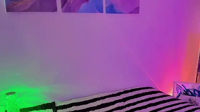 Pretty  zoe online show from March 18, 2025, 8:05 pm
