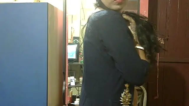 Snapshot of Pramila_Manish chatting on November 23, 2025, 1:37 am Pramila Manish online show from November 23, 2025, 1:37 am