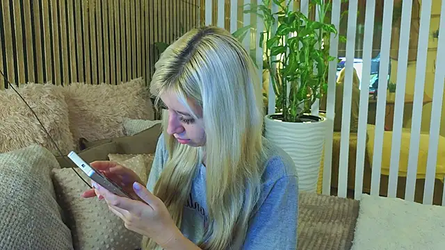 -Violetttttka online show from September 11, 2025, 8:42 pm