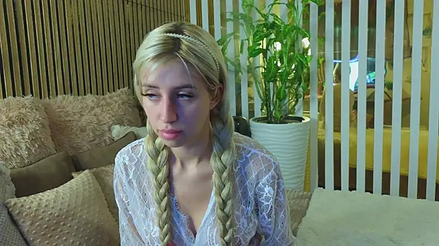 -Violetttttka online show from September 9, 2025, 9:35 pm