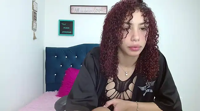 Perla web09 online show from December 7, 2024, 2:52 pm