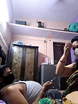 Snapshot of bobbyronak chatting on November 4, 2025, 7:06 pm bobbyronak online show from November 4, 2025, 7:06 pm