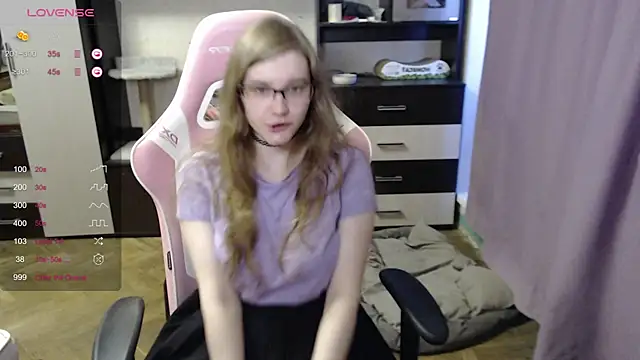 Snapshot of Tomato_Tease chatting on October 7, 2025, 5:08 am Tomato Tease online show from October 7, 2025, 5:08 am