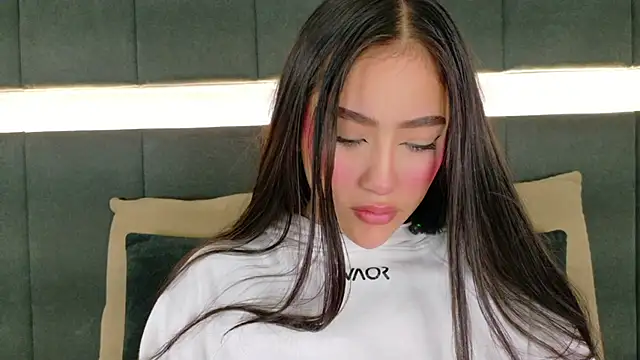 nicolle pierce online show from October 23, 2025, 1:32 pm