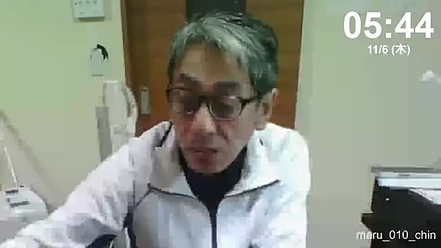 mama010-chan online show from November 5, 2025, 8:45 pm