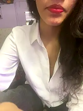 Snapshot of Divyaa69 chatting on December 14, 2025, 2:07 am Divyaa69 online show from December 14, 2025, 2:07 am